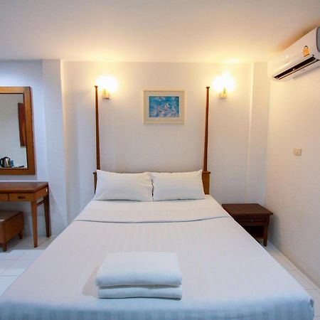 18 Coins Budget Hotel Паттайя Экстерьер фото