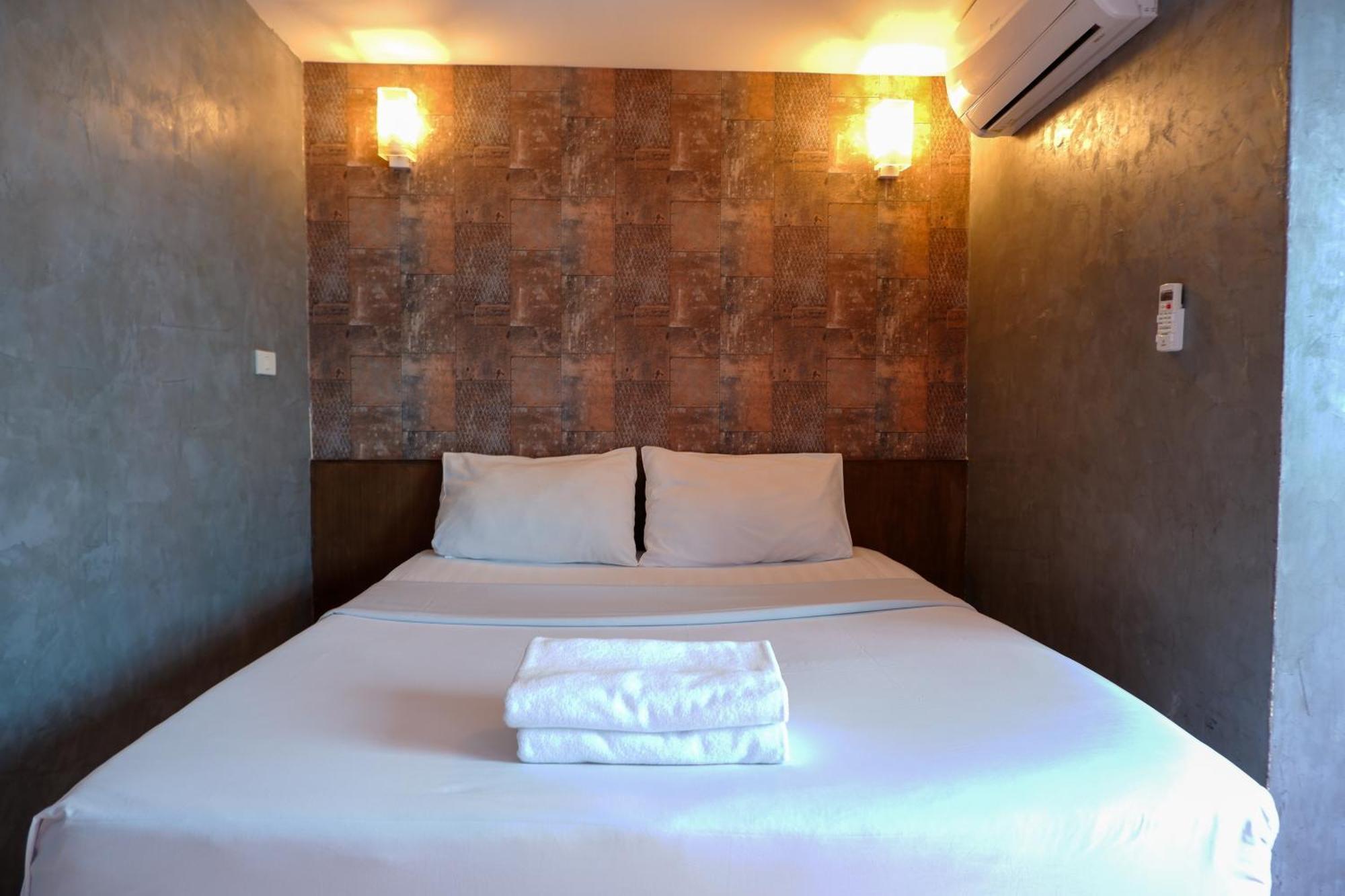 18 Coins Budget Hotel Паттайя Экстерьер фото