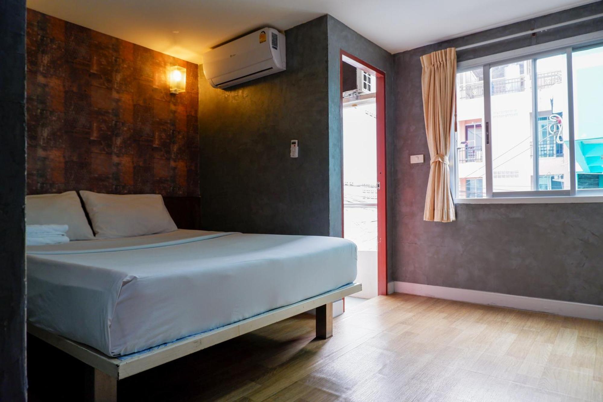 18 Coins Budget Hotel Паттайя Экстерьер фото