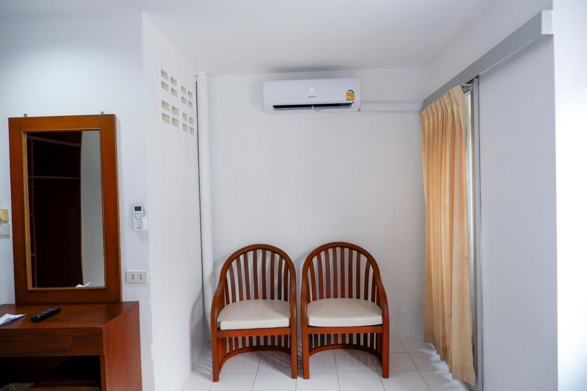 18 Coins Budget Hotel Паттайя Номер фото