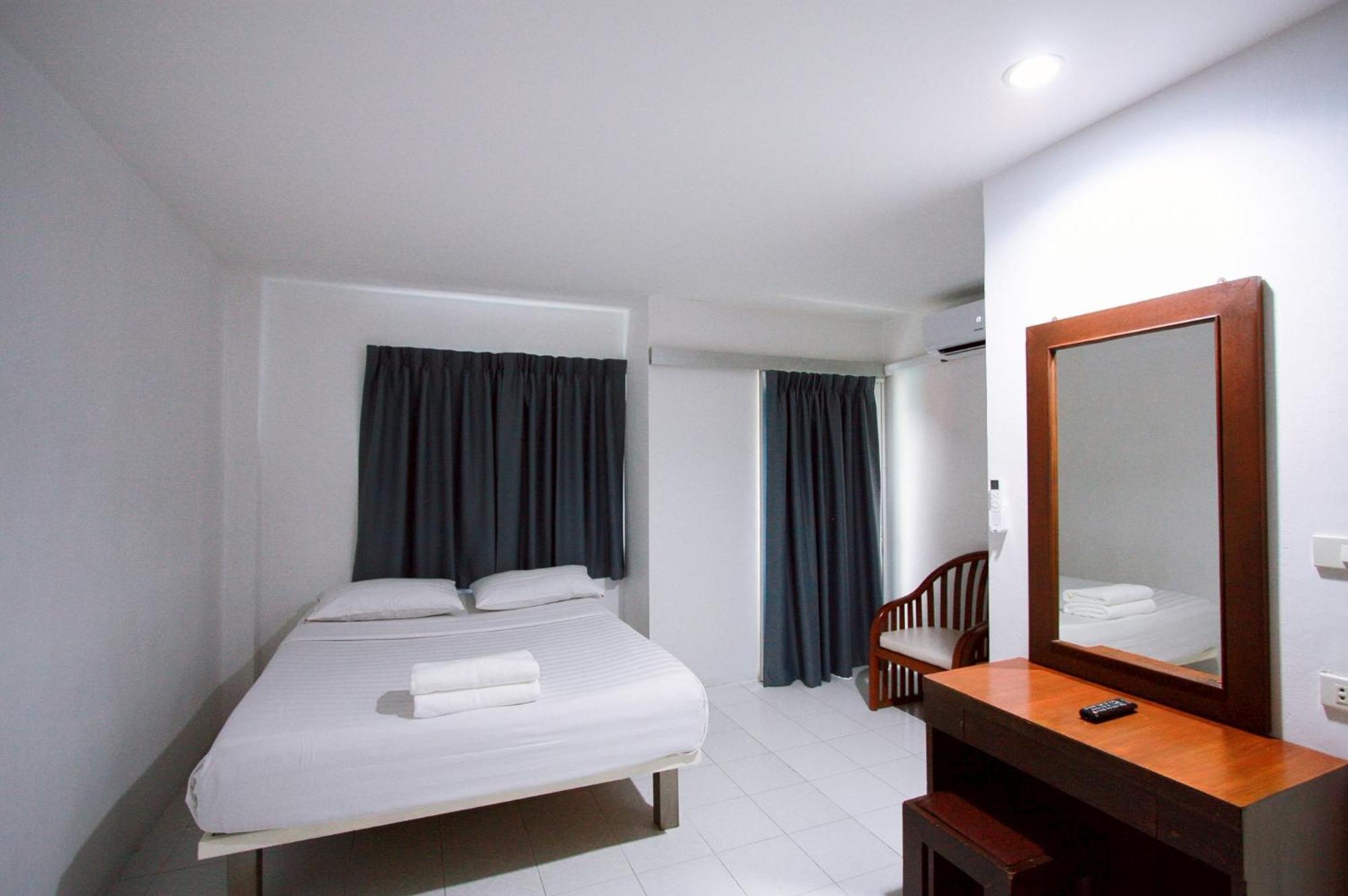 18 Coins Budget Hotel Паттайя Номер фото