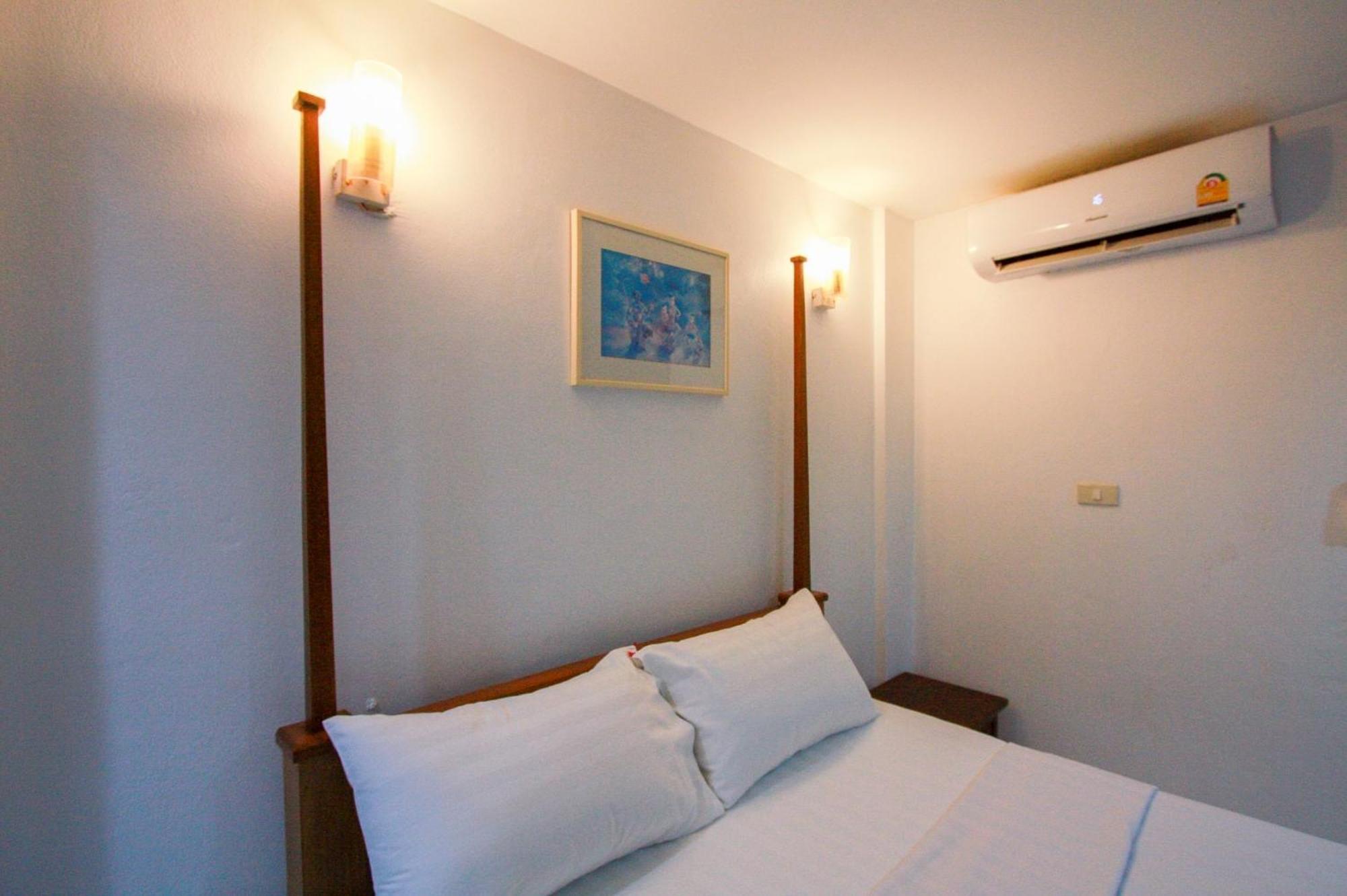 18 Coins Budget Hotel Паттайя Номер фото