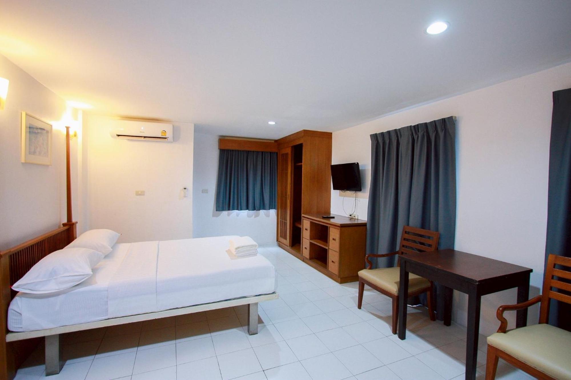 18 Coins Budget Hotel Паттайя Экстерьер фото