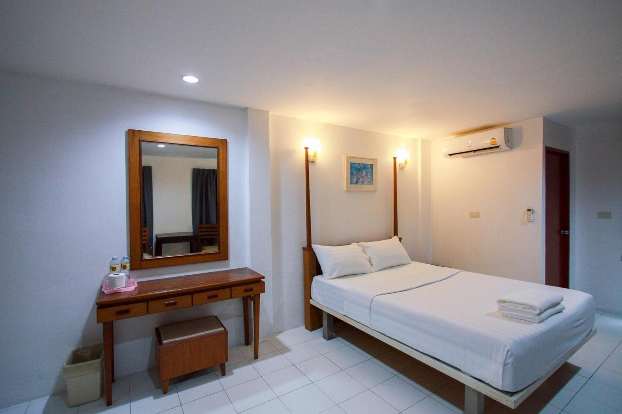 18 Coins Budget Hotel Паттайя Номер фото