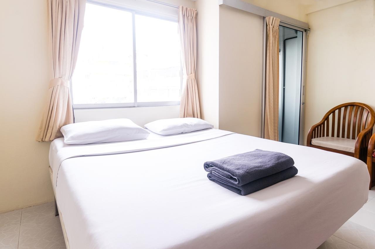 18 Coins Budget Hotel Паттайя Экстерьер фото